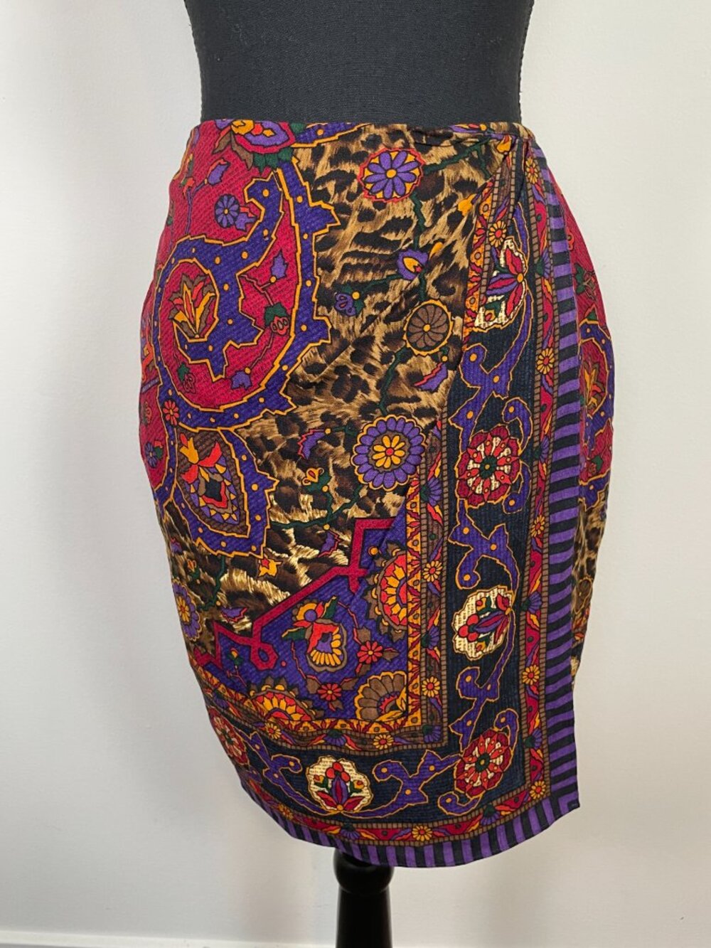 UNGARO Vintage 100% pure wool pencil skirt, Made in Hong Kong